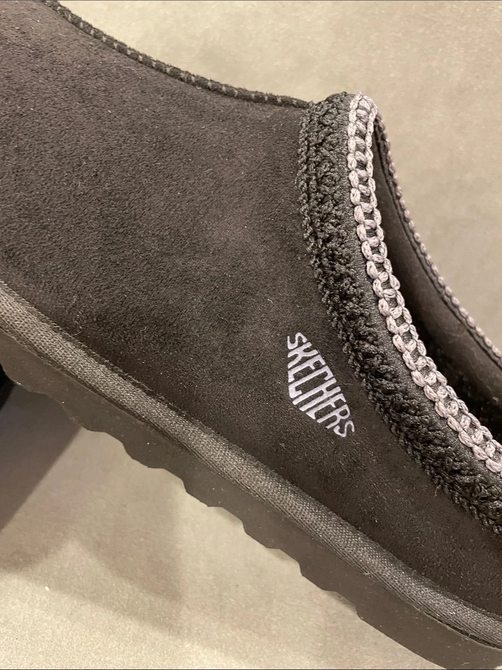 Skechers Black Faux-Suede Mule Slippers Renten Ulrich Mens 9 - Women’s 10.5
